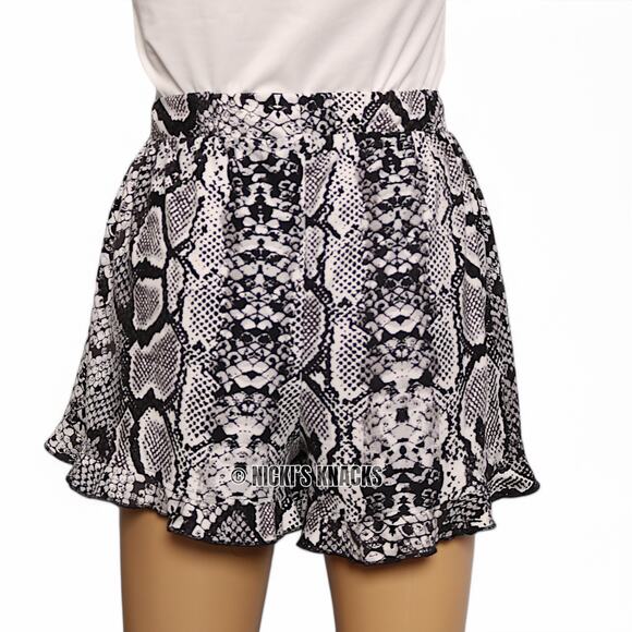 Derek Heart Snake Print Ruffle Hem Shorts Wide Leg Lightweight Lounge Size L - Picture 5 of 8